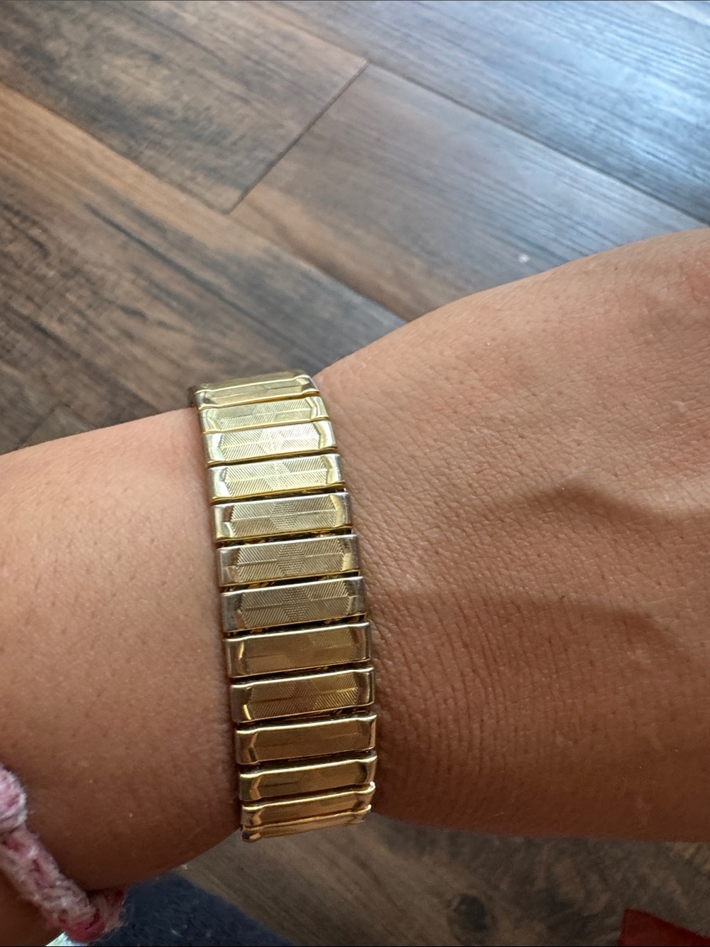 Vintage Gold-Tone Stretch Link Bracelet for Women - Classic Elastic Band - Picture 3 of 6